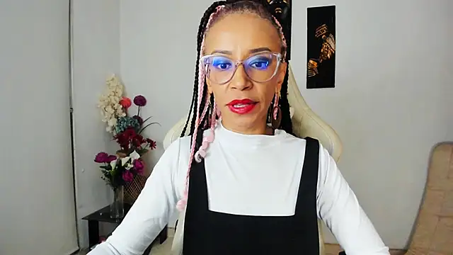 Snapshot of ScarlettMalbec chatting on February 14, 2025, 12:19 am ScarlettMalbec online show from February 14, 2025, 12:19 am