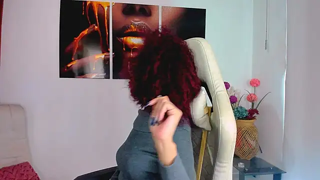 Snapshot of ScarlettMalbec chatting on October 8, 2025, 9:45 pm ScarlettMalbec online show from October 8, 2025, 9:45 pm