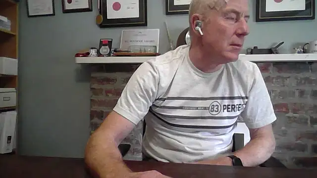 Snapshot of jiggy77777 chatting on December 6, 2024, 2:57 am jiggy77777 online show from December 6, 2024, 2:57 am