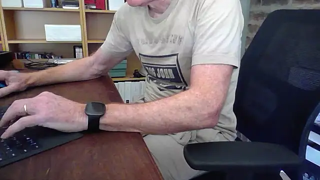 Snapshot of jiggy77777 chatting on February 24, 2025, 5:22 am jiggy77777 online show from February 24, 2025, 5:22 am