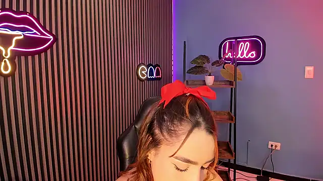 emily roberts1 online show from November 17, 2025, 1:55 am