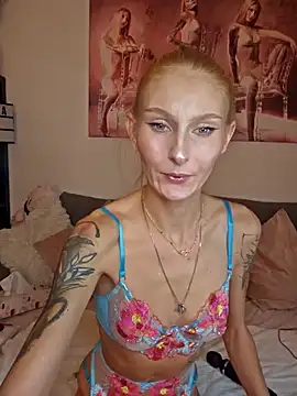 Snapshot of LessiaMia chatting on December 17, 2024, 5:15 pm LessiaMia online show from December 17, 2024, 5:15 pm