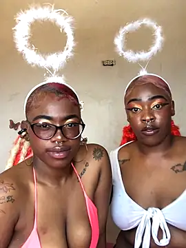 Snapshot of The_wickles_4443 chatting on November 12, 2025, 5:24 pm The wickles 4443 online show from November 12, 2025, 5:24 pm