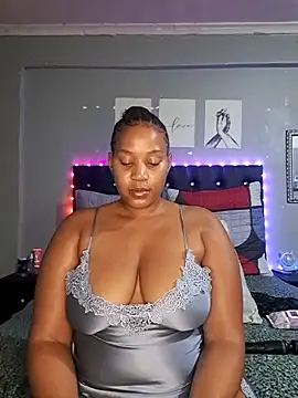 Snapshot of Toya_P chatting on November 28, 2025, 8:22 pm Toya P online show from November 28, 2025, 8:22 pm