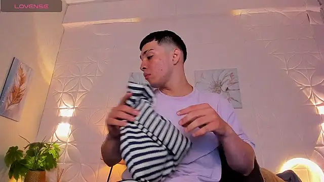 JUANDIAMONDS98 online show from November 10, 2025, 1:43 pm