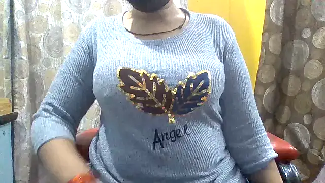 Snapshot of lovely_zara chatting on December 3, 2024, 11:55 am lovely zara online show from December 3, 2024, 11:55 am