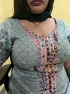 Snapshot of lovely_zara chatting on December 11, 2024, 8:26 am lovely zara online show from December 11, 2024, 8:26 am