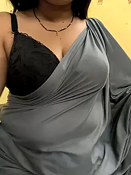 Snapshot of lovely_zara chatting on February 6, 2025, 5:35 am lovely zara online show from February 6, 2025, 5:35 am