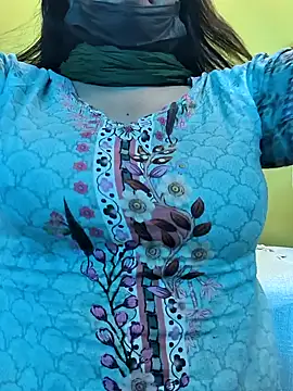 Snapshot of lovely_zara chatting on February 13, 2025, 7:24 am lovely zara online show from February 13, 2025, 7:24 am