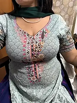 Snapshot of lovely_zara chatting on February 24, 2025, 6:16 am lovely zara online show from February 24, 2025, 6:16 am