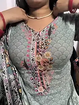 Snapshot of lovely_zara chatting on March 7, 2025, 6:33 pm lovely zara online show from March 7, 2025, 6:33 pm