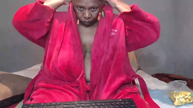 bustykelly online show from September 25, 2025, 10:08 am