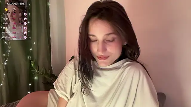 Snapshot of Fleur_Delis chatting on December 27, 2024, 10:37 pm Fleur Delis online show from December 27, 2024, 10:37 pm