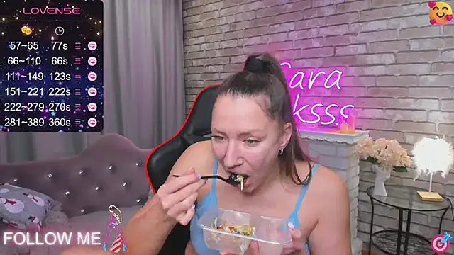 Snapshot of SarahCoksss chatting on January 11, 2025, 9:15 am SarahCoksss online show from January 11, 2025, 9:15 am