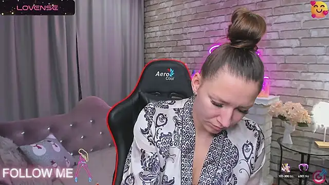 Snapshot of SarahCoksss chatting on January 31, 2025, 12:06 am SarahCoksss online show from January 31, 2025, 12:06 am