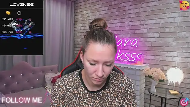 Snapshot of SarahCoksss chatting on February 4, 2025, 12:29 am SarahCoksss online show from February 4, 2025, 12:29 am