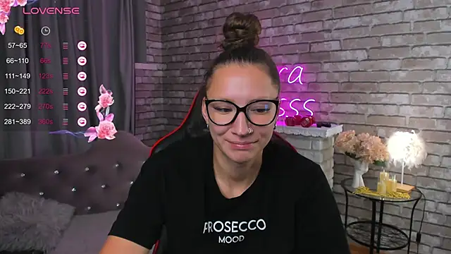 Snapshot of SarahCoksss chatting on October 2, 2025, 1:12 am SarahCoksss online show from October 2, 2025, 1:12 am