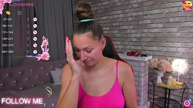 Snapshot of SarahCoksss chatting on October 10, 2025, 12:42 am SarahCoksss online show from October 10, 2025, 12:42 am