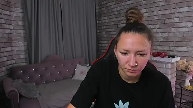 Snapshot of SarahCoksss chatting on October 14, 2025, 12:22 am SarahCoksss online show from October 14, 2025, 12:22 am