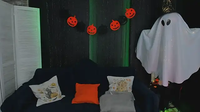 Snapshot of SarahCoksss chatting on October 28, 2025, 1:20 am SarahCoksss online show from October 28, 2025, 1:20 am