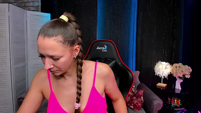 Snapshot of SarahCoksss chatting on November 9, 2025, 12:03 pm SarahCoksss online show from November 9, 2025, 12:03 pm