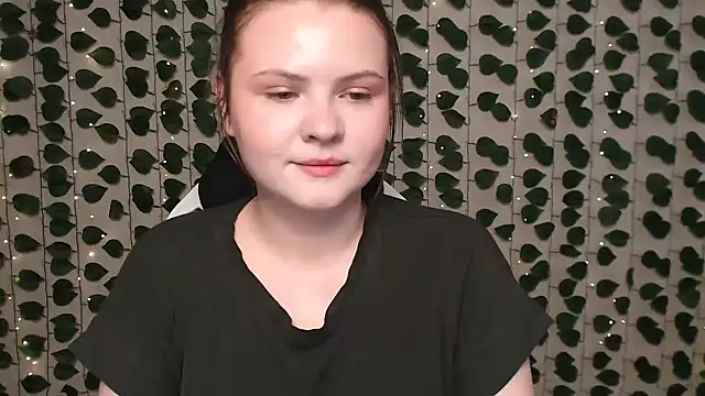 Snapshot of IxxiLiana chatting on February 4, 2025, 4:15 am IxxiLiana online show from February 4, 2025, 4:15 am