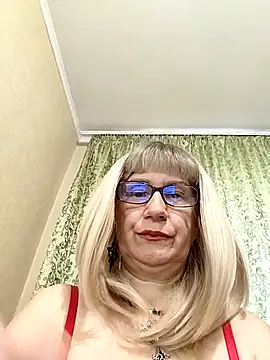 Snapshot of koroleva70 chatting on December 14, 2025, 8:41 am koroleva70 online show from December 14, 2025, 8:41 am