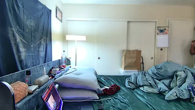 Snapshot of Yagurl__west chatting on January 25, 2025, 9:35 pm Yagurl west online show from January 25, 2025, 9:35 pm