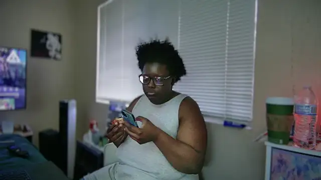 Yagurl  west online show from February 6, 2025, 10:21 pm