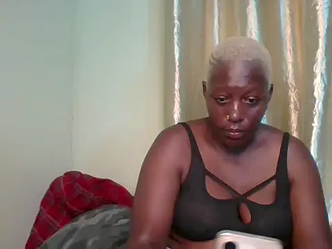 Snapshot of Poisonous_Ivy chatting on January 12, 2025, 7:10 pm Poisonous Ivy online show from January 12, 2025, 7:10 pm