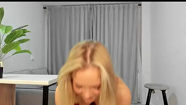 sarahphyllis online show from October 3, 2025, 8:06 pm