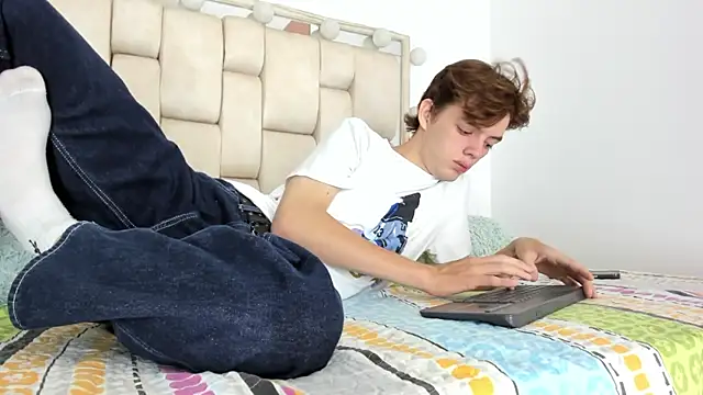 daniel hot03 online show from November 1, 2025, 1:35 pm