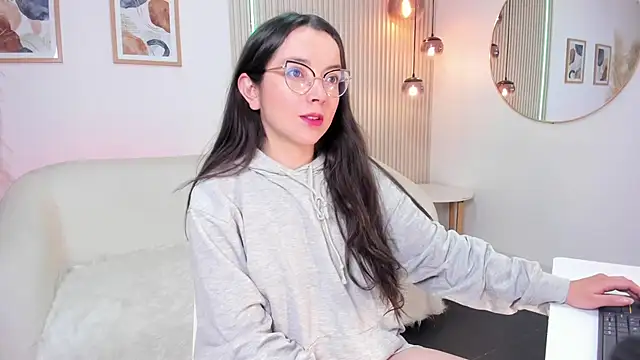 Snapshot of ana_ev chatting on December 3, 2025, 10:46 am ana ev online show from December 3, 2025, 10:46 am