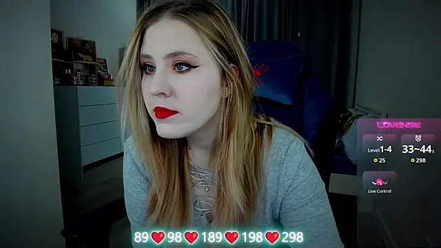 Olivia Munk online show from October 30, 2025, 4:58 am