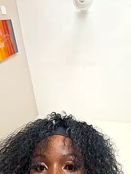 Kamdollie online show from December 4, 2025, 7:17 am