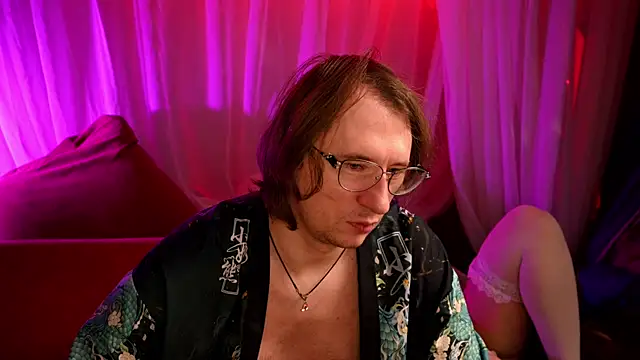 Claudia and elon  online show from November 12, 2025, 2:56 am