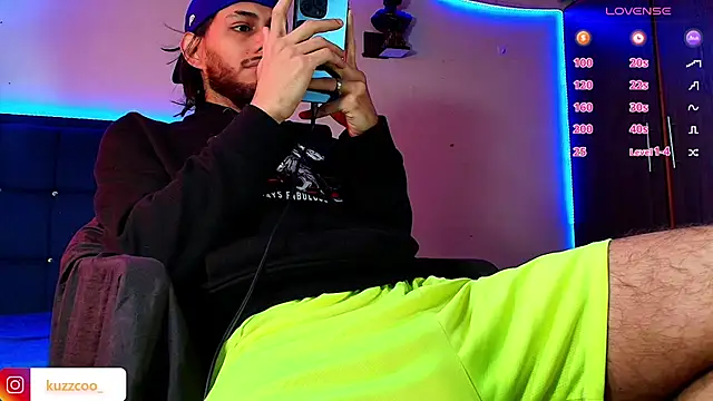 kuzzcoo online show from November 21, 2025, 2:49 pm