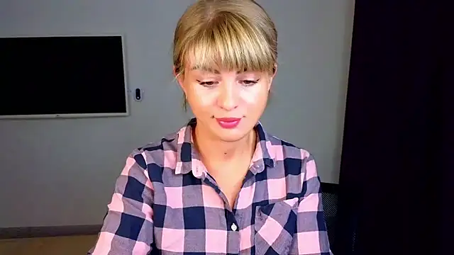 Snapshot of _comefeelme_ chatting on October 8, 2025, 5:43 pm comefeelme online show from October 8, 2025, 5:43 pm