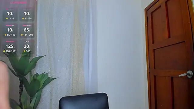 Snapshot of NahiaFox chatting on March 12, 2025, 4:19 am NahiaFox online show from March 12, 2025, 4:19 am
