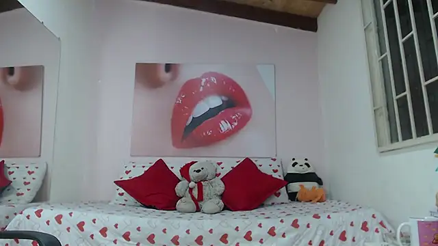 Snapshot of Cheryl_JONES chatting on December 31, 2024, 6:16 am Cheryl JONES online show from December 31, 2024, 6:16 am