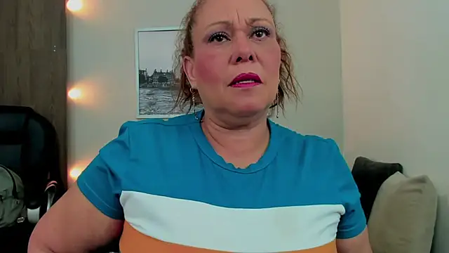 Snapshot of Cheryl_JONES chatting on November 26, 2025, 7:09 am Cheryl JONES online show from November 26, 2025, 7:09 am