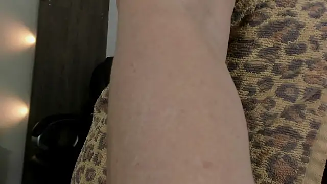 Snapshot of Cheryl_JONES chatting on December 4, 2025, 5:50 am Cheryl JONES online show from December 4, 2025, 5:50 am