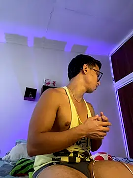 Snapshot of xTommy_Steigerx chatting on September 14, 2025, 4:39 pm xTommy Steigerx online show from September 14, 2025, 4:39 pm