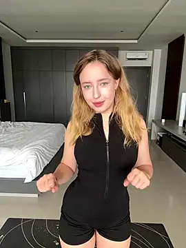 Nura n Sarah online show from December 5, 2025, 5:27 am