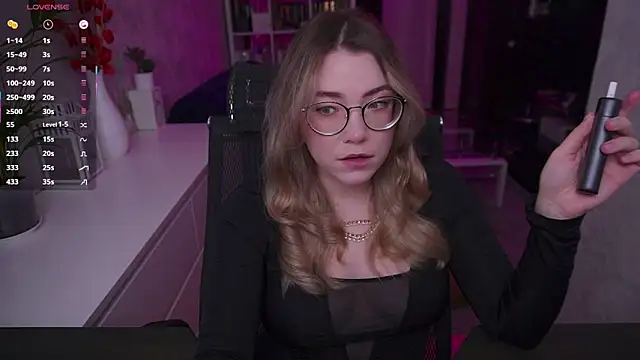 RemyCute online show from November 28, 2025, 4:20 pm