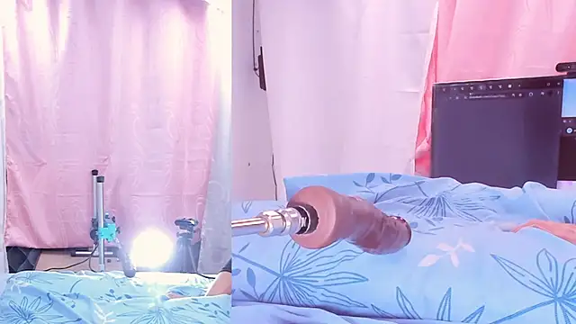 Aleska James online show from September 20, 2025, 12:39 pm