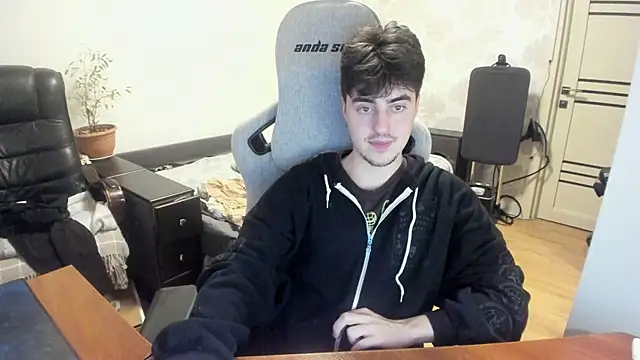 Snapshot of Knuckles17 chatting on November 28, 2025, 1:08 am Knuckles17 online show from November 28, 2025, 1:08 am