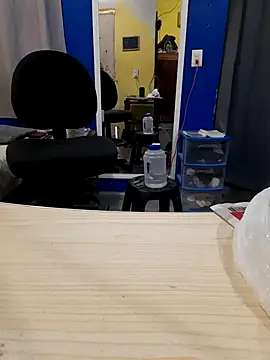 Snapshot of ElmaCannon chatting on November 14, 2025, 8:29 pm ElmaCannon online show from November 14, 2025, 8:29 pm