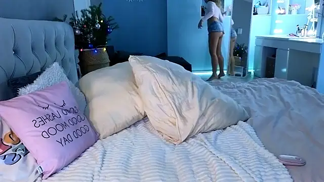 Snapshot of MissSiona chatting on December 18, 2024, 6:10 am MissSiona online show from December 18, 2024, 6:10 am