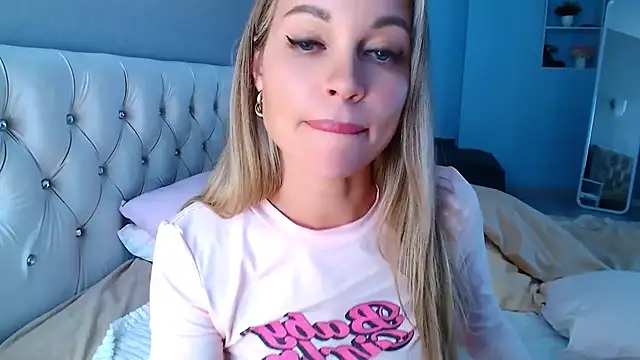 Snapshot of MissSiona chatting on February 5, 2025, 7:29 am MissSiona online show from February 5, 2025, 7:29 am